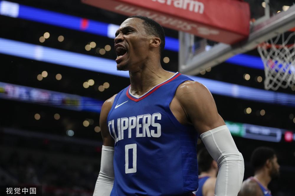 鹈鹕队经过 鹈鹕队经过